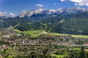 garmisch partenkirchen stadt bayern wolfilser alpenstrasse ohlstadt michelin filmfoto