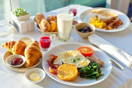 Thrifty travel tips - hotel breakfast