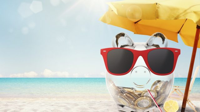 Thrifty Tips to Make the Most of Your Holiday Cash